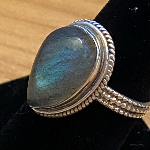 Beautiful silver labradorite ring - Picture 1 of 5